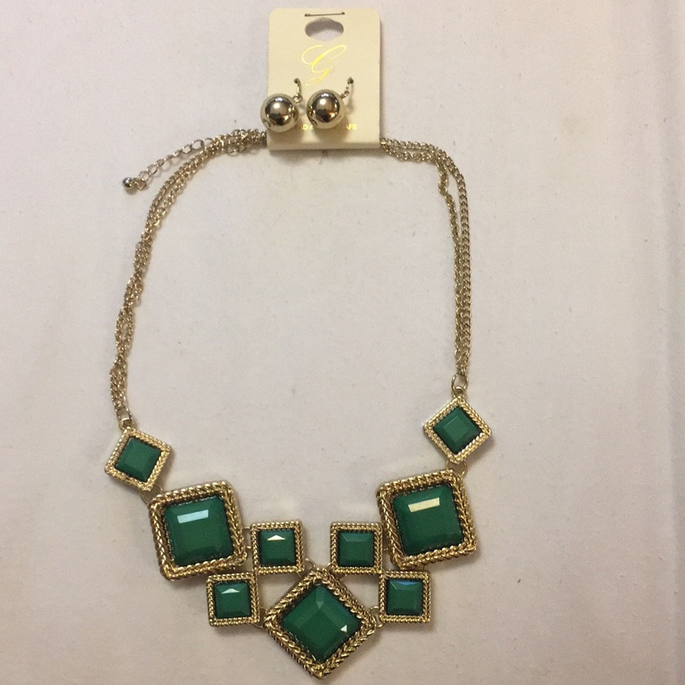 Set of earrings and necklace